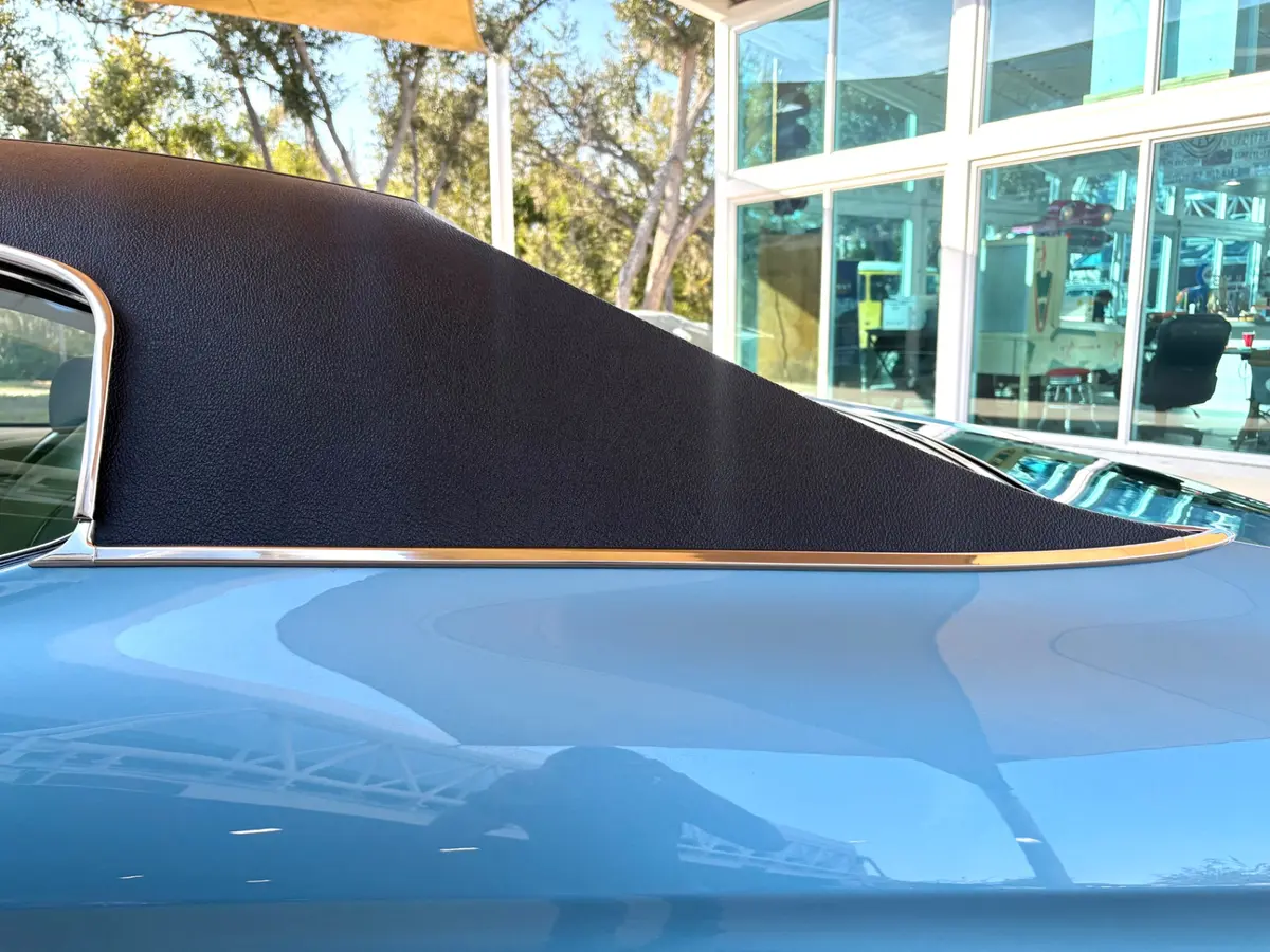 Vehicle photo 30