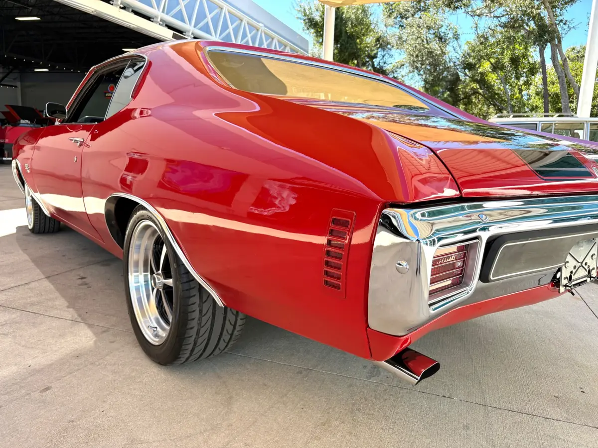 Vehicle photo 16
