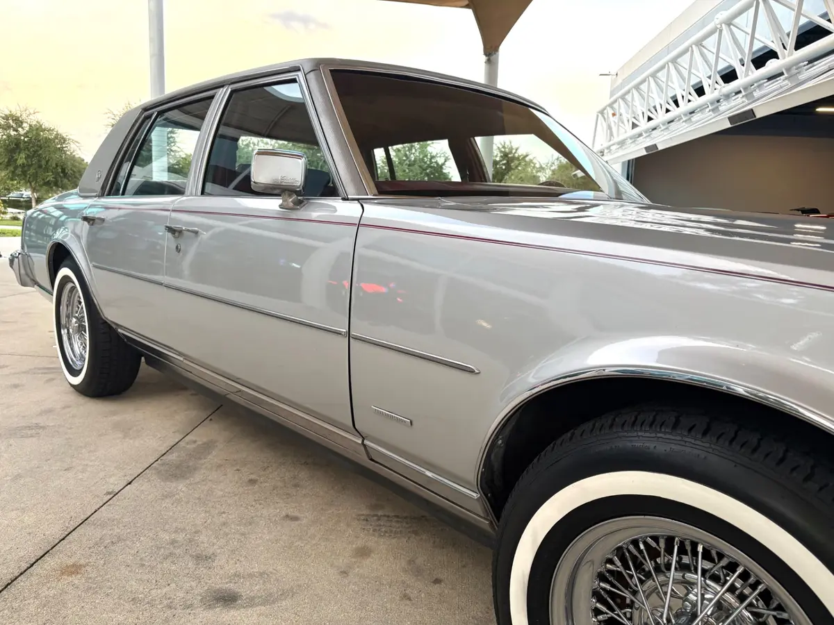 Vehicle photo 21