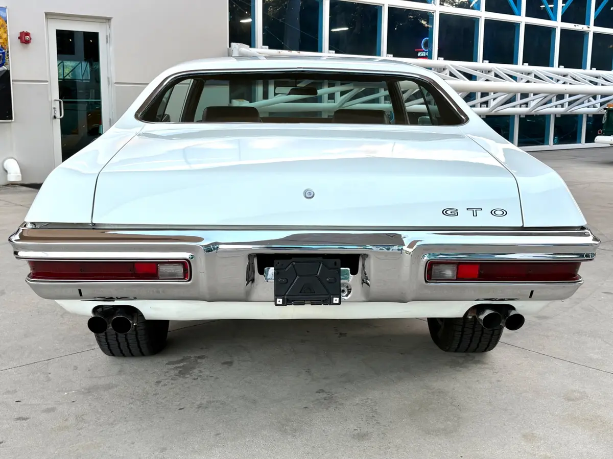 Vehicle photo 7