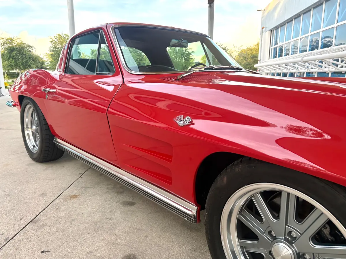Vehicle photo 18