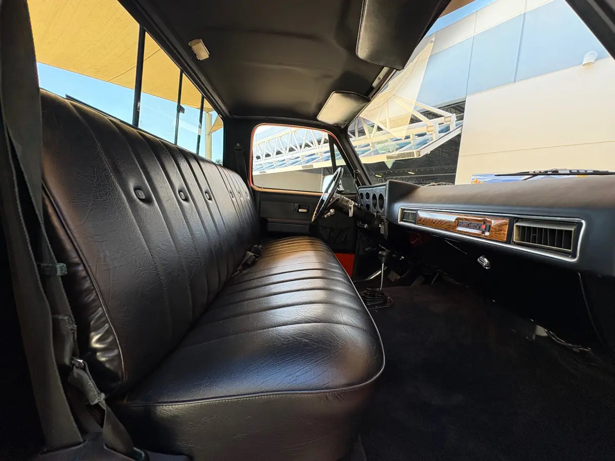 Vehicle photo 43