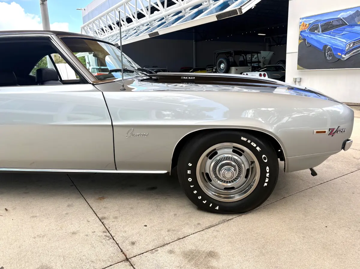 Vehicle photo 20