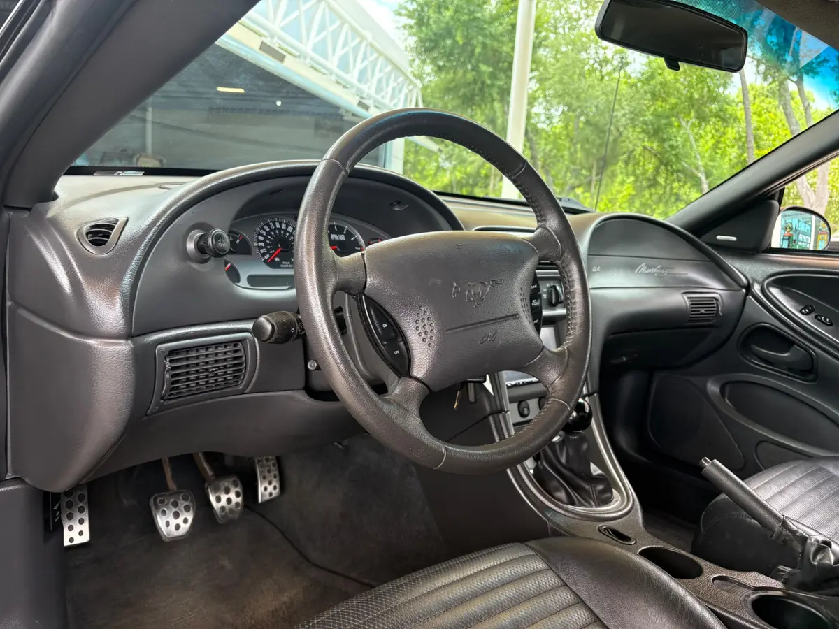 Vehicle photo 31