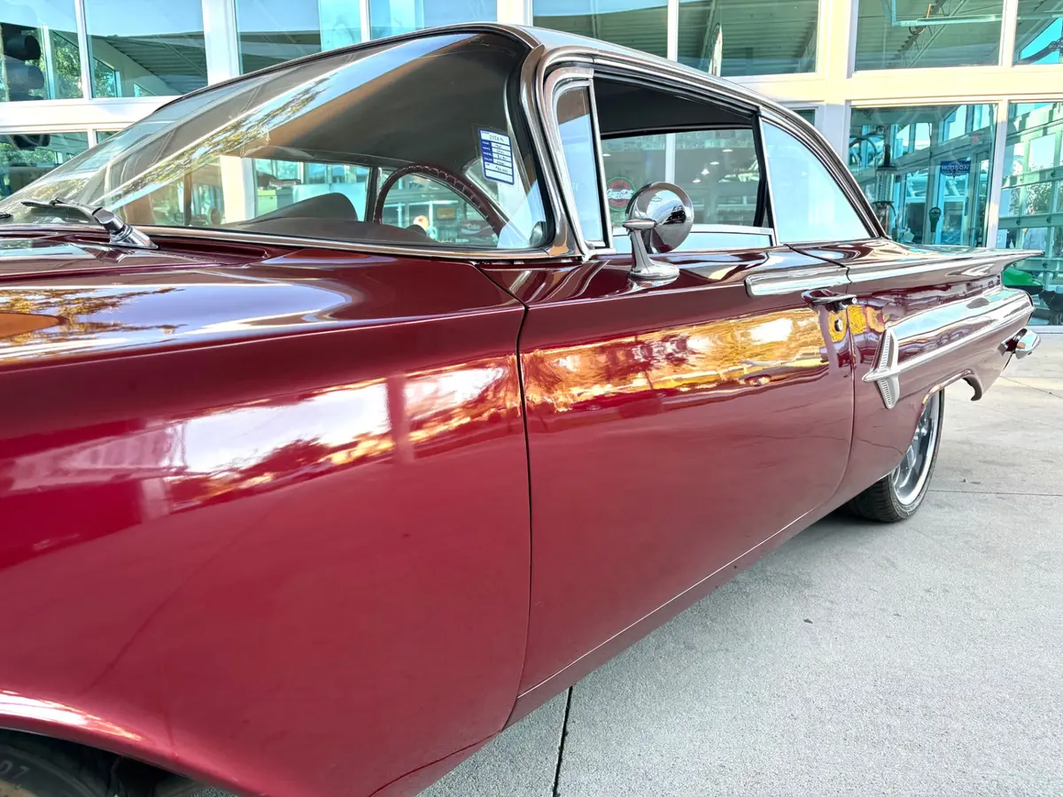 Vehicle photo 14