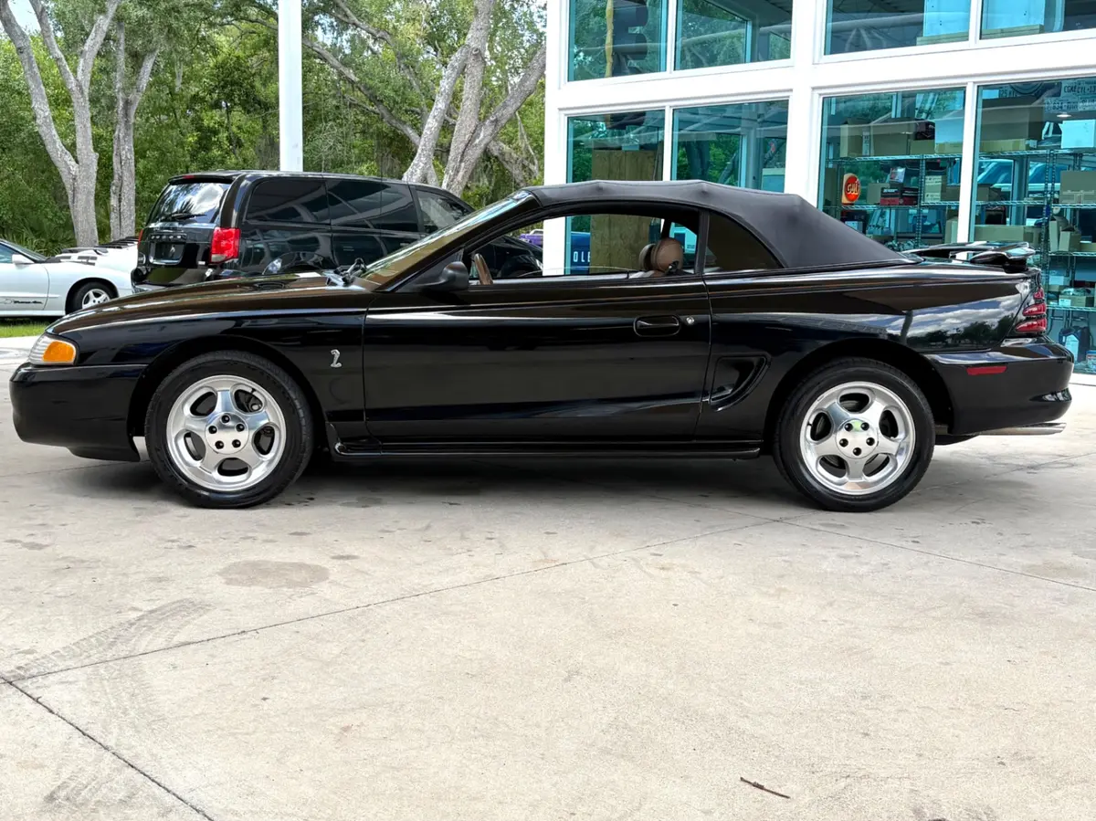 Vehicle photo 24