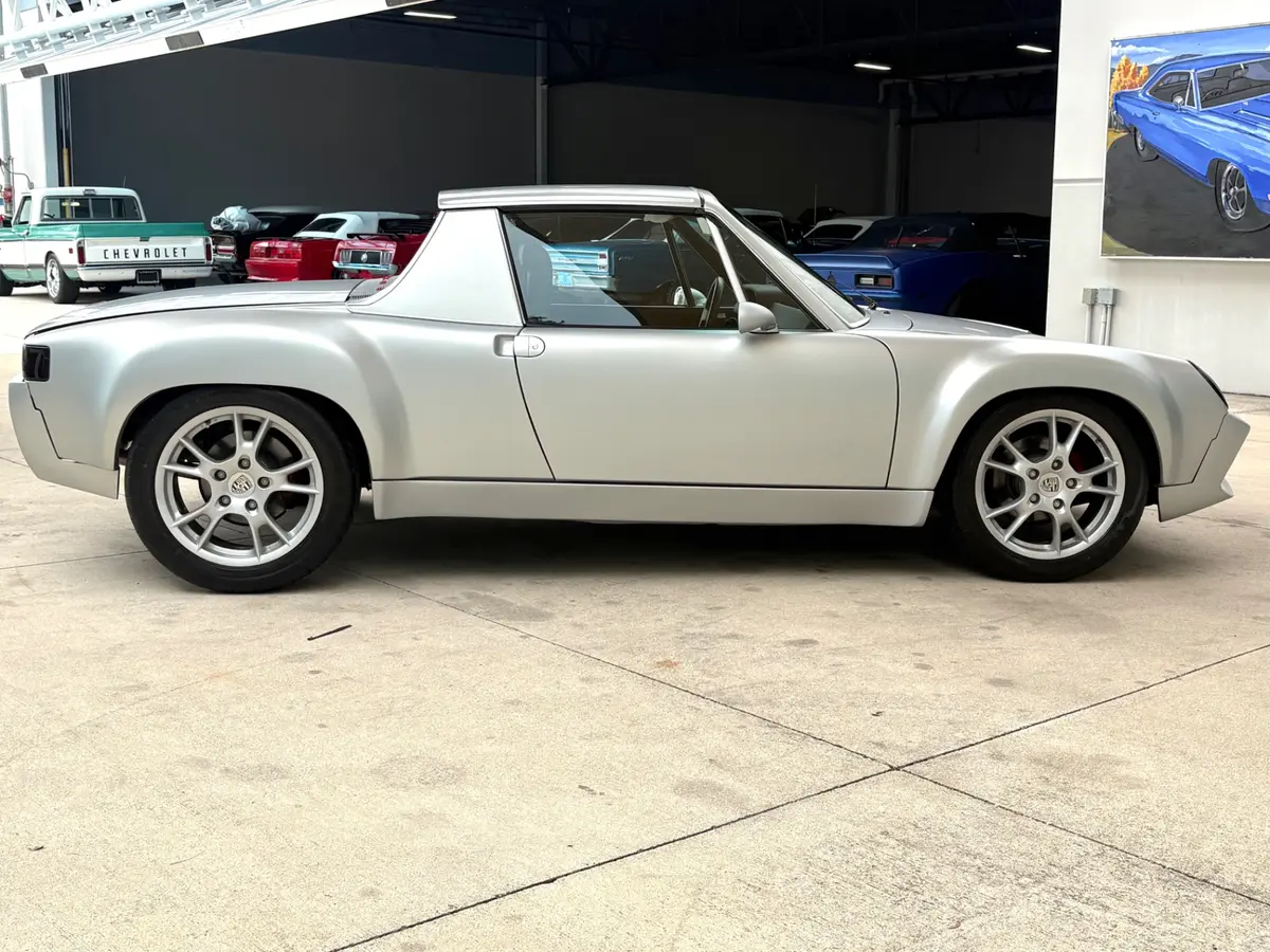 Vehicle photo 5