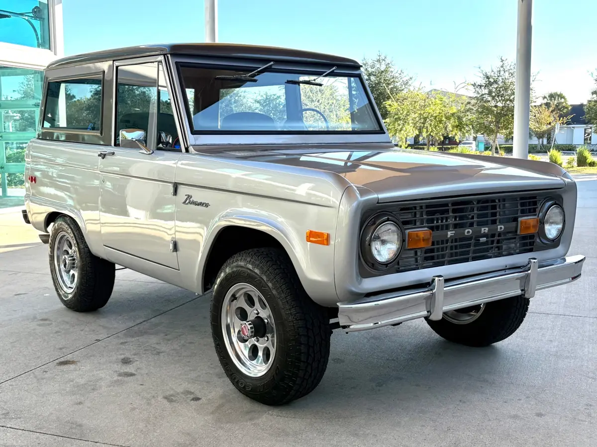 Vehicle photo 4