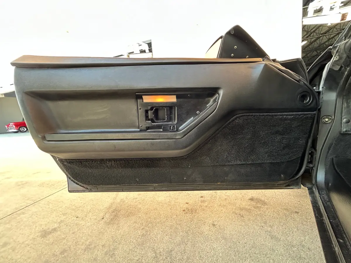 Vehicle photo 22