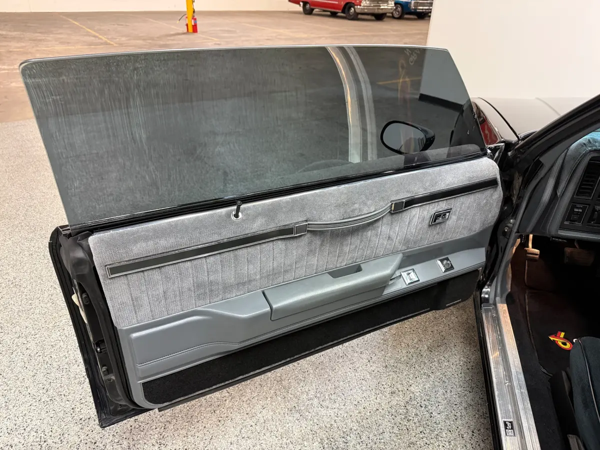 Vehicle photo 15