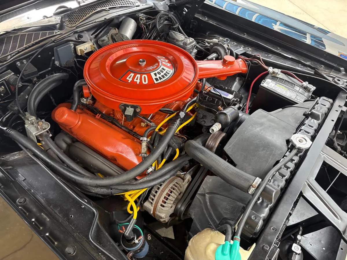 Vehicle photo 25