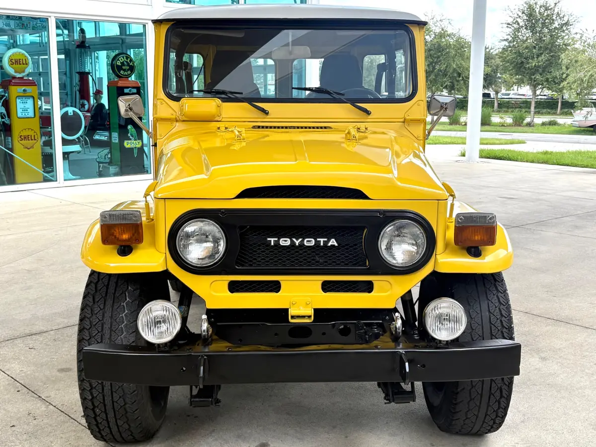 Vehicle photo 2