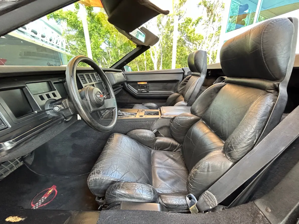 Vehicle photo 23