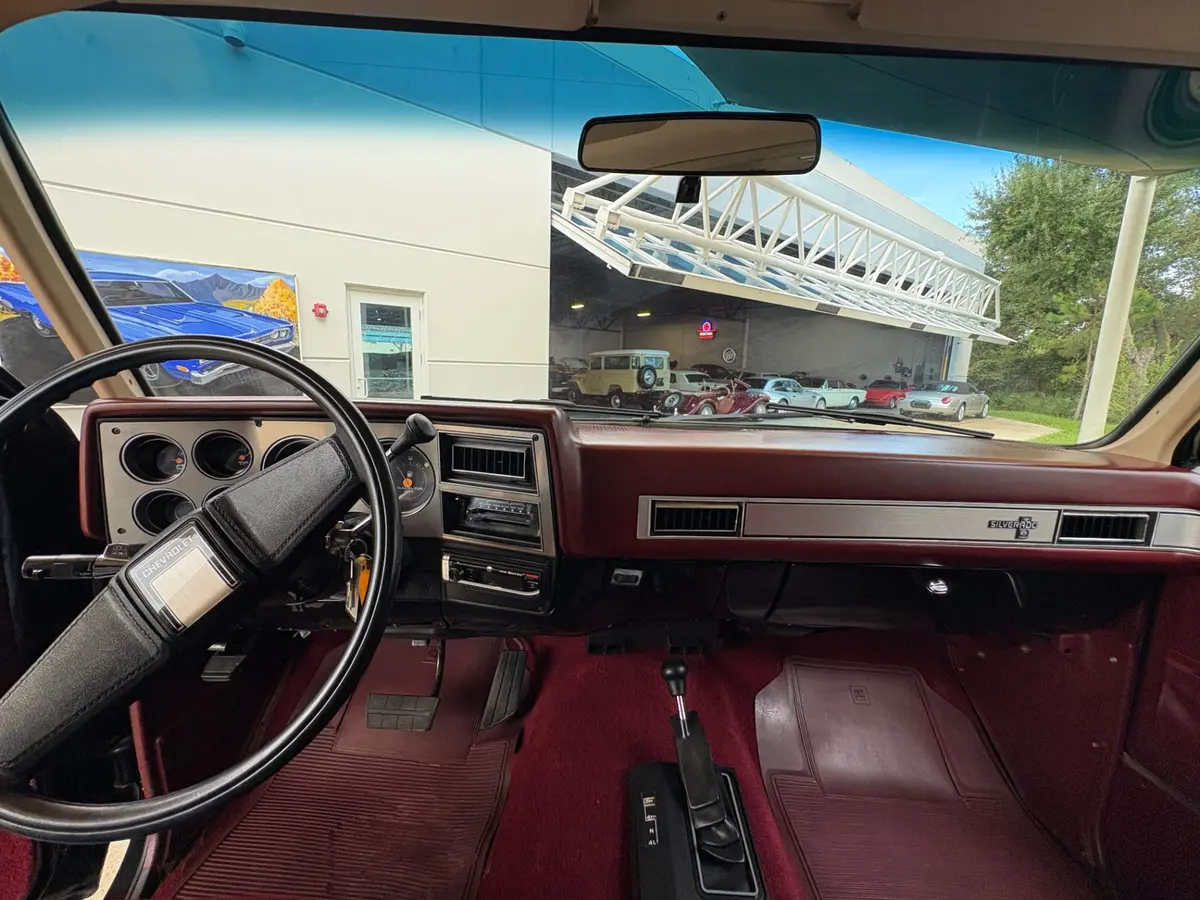 Vehicle photo 36