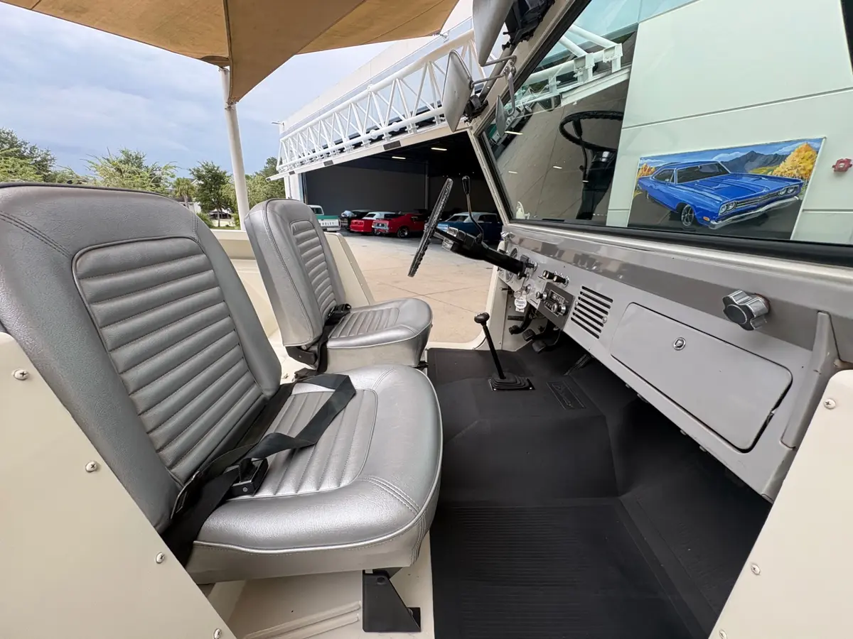 Vehicle photo 35