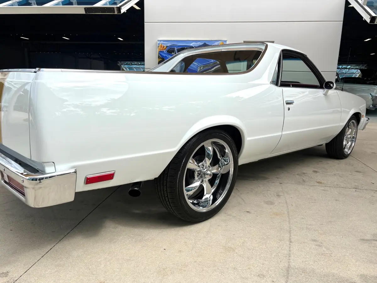 Vehicle photo 16