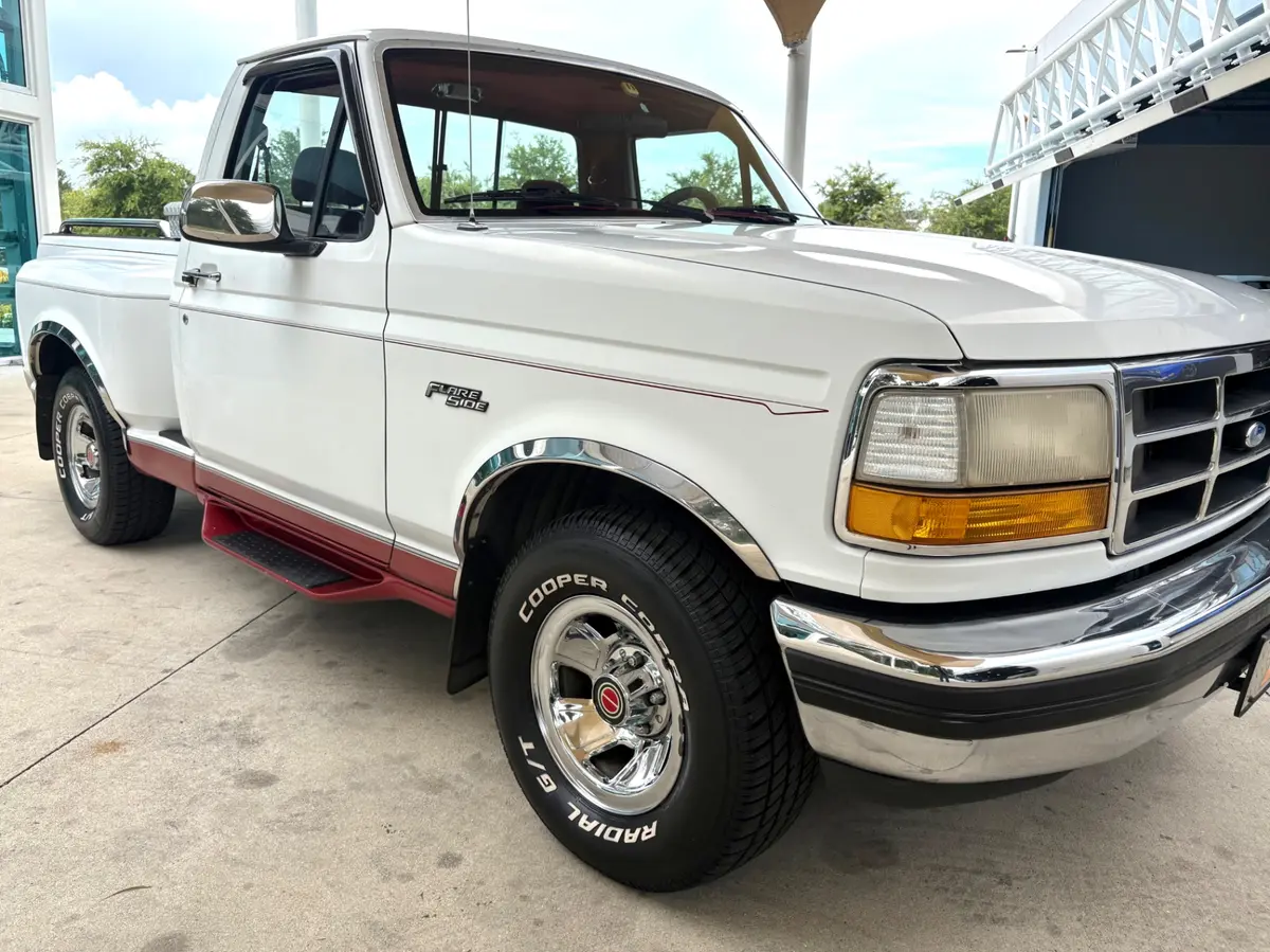 Vehicle photo 19