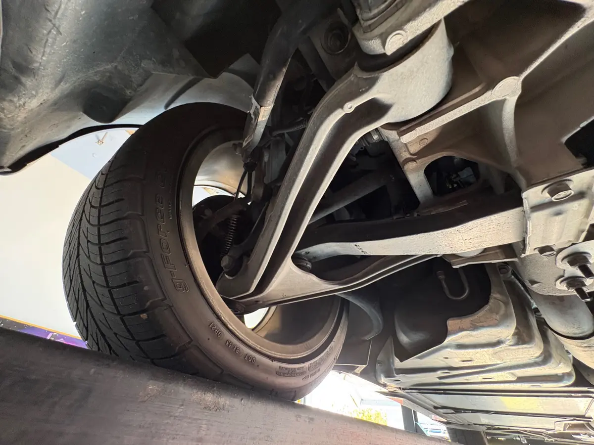 Vehicle photo 43