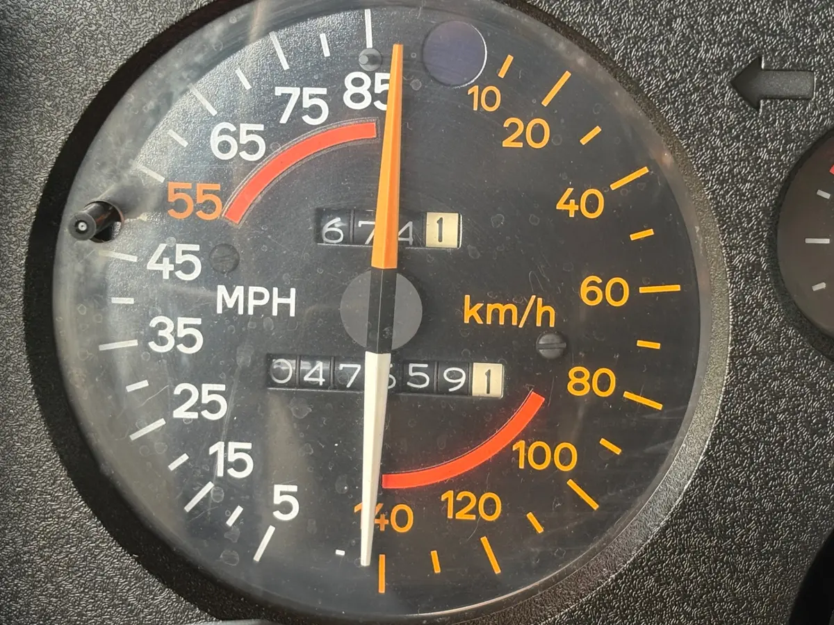 Vehicle photo 26