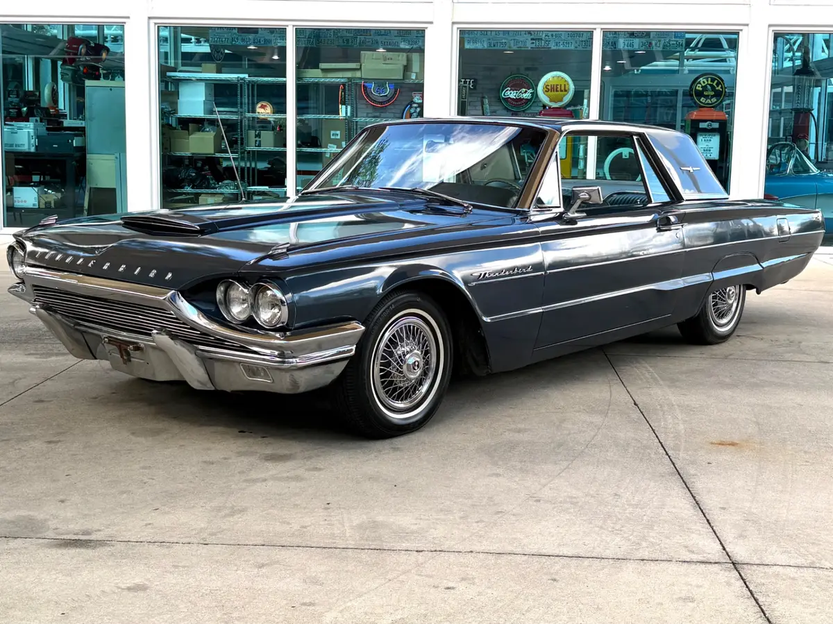 Vehicle photo 11