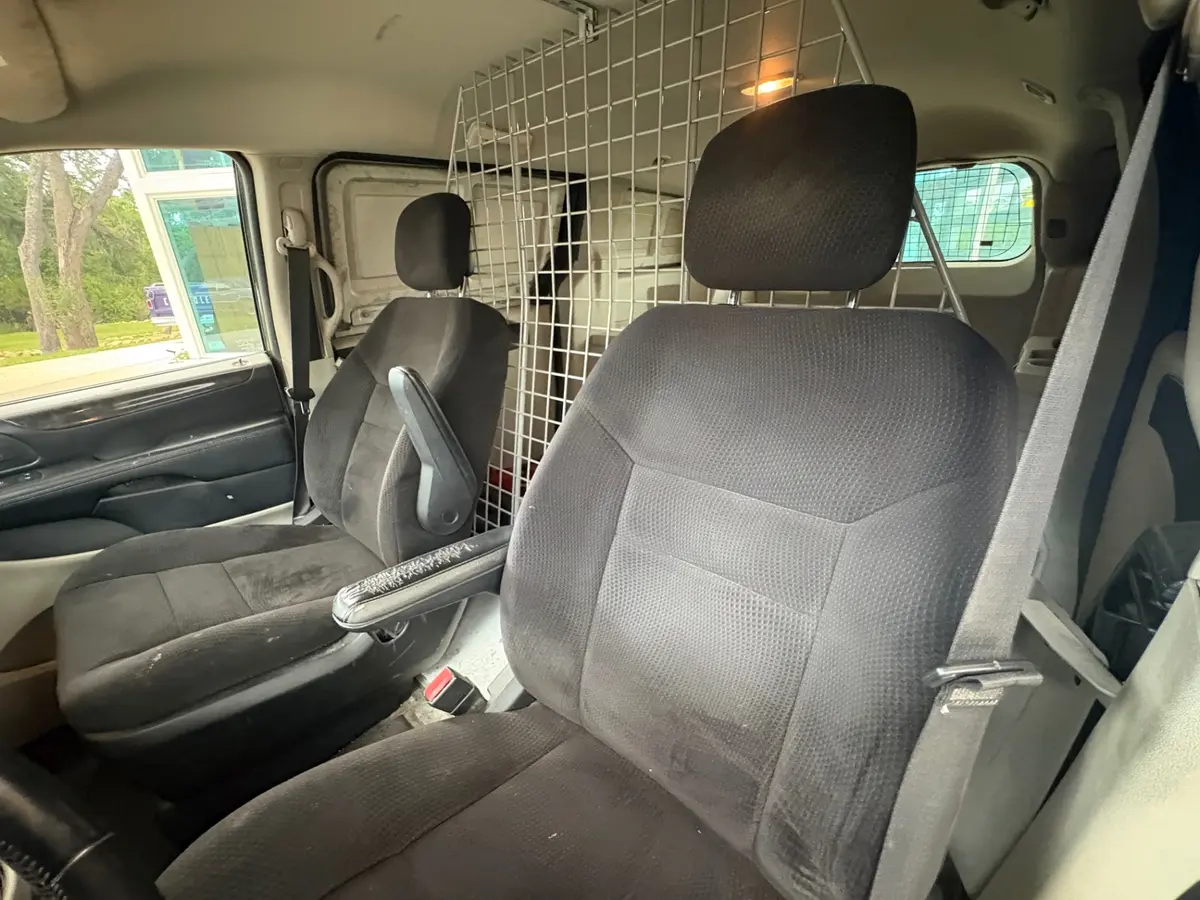 Vehicle photo 32