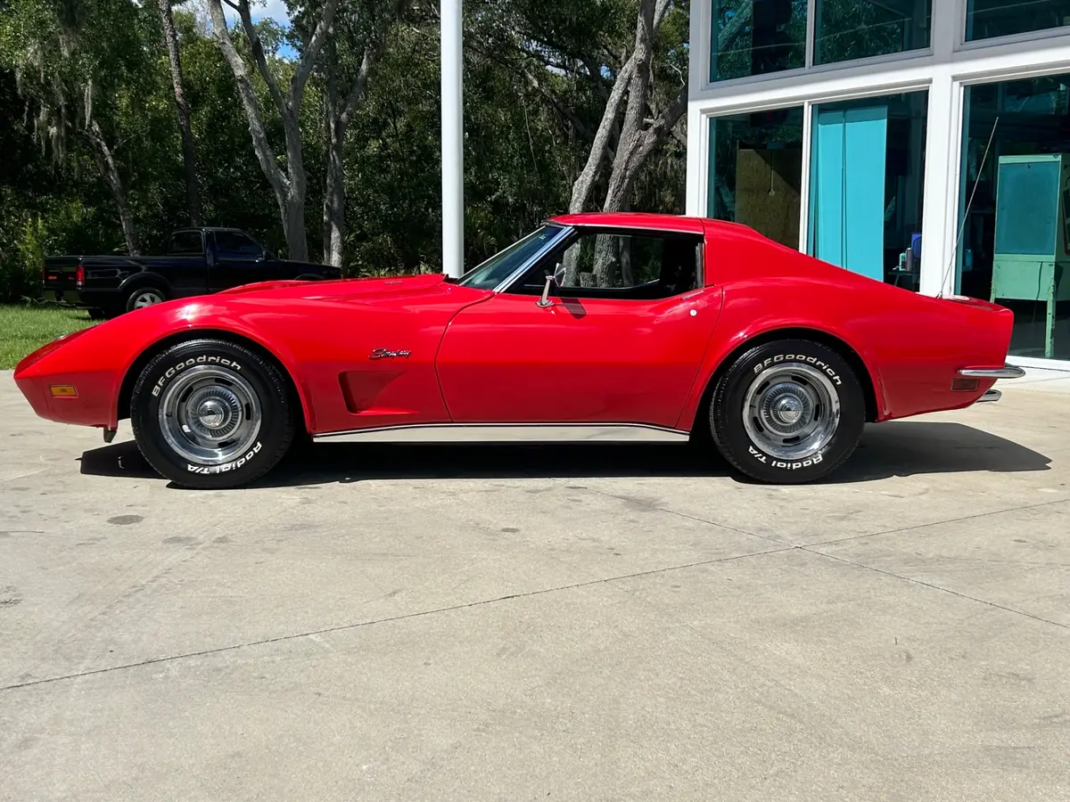Vehicle photo 9