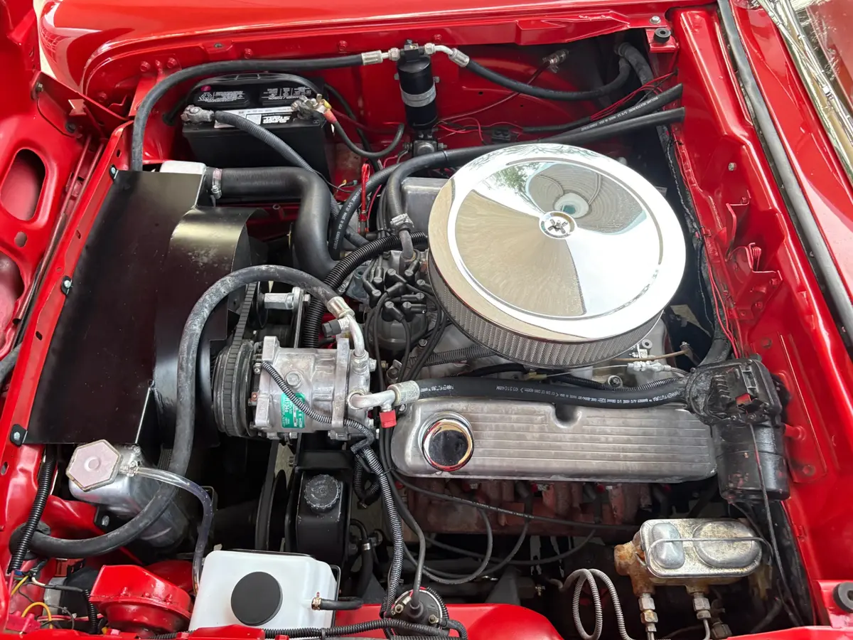 Vehicle photo 28