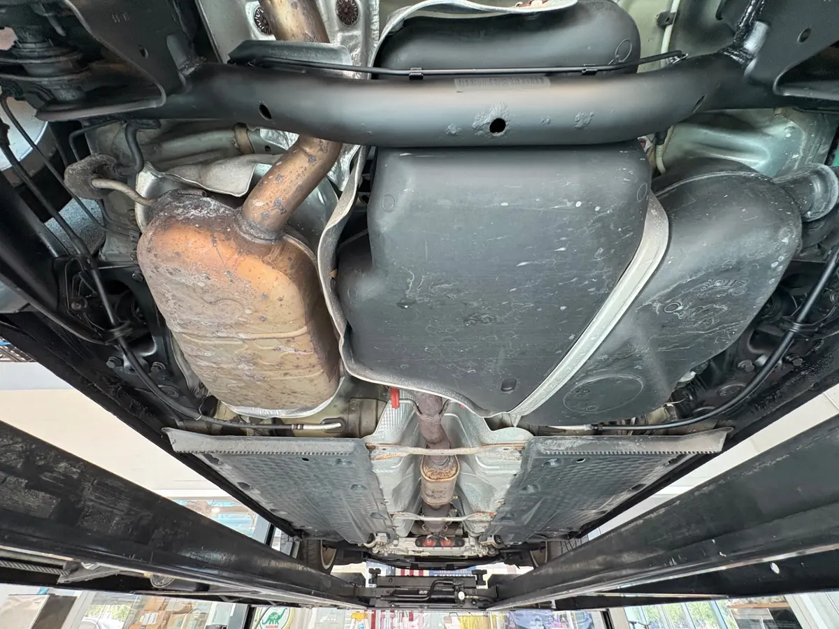 Vehicle photo 52