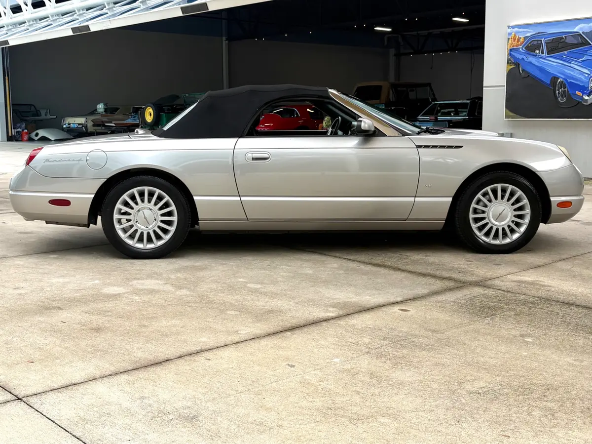 Vehicle photo 22
