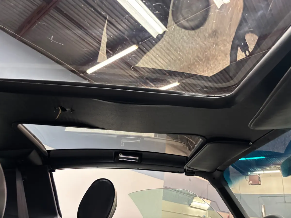 Vehicle photo 23