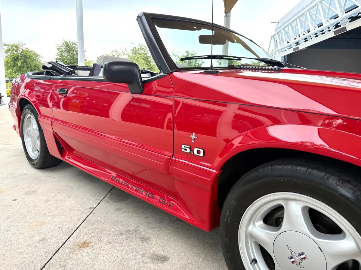 Vehicle photo 18