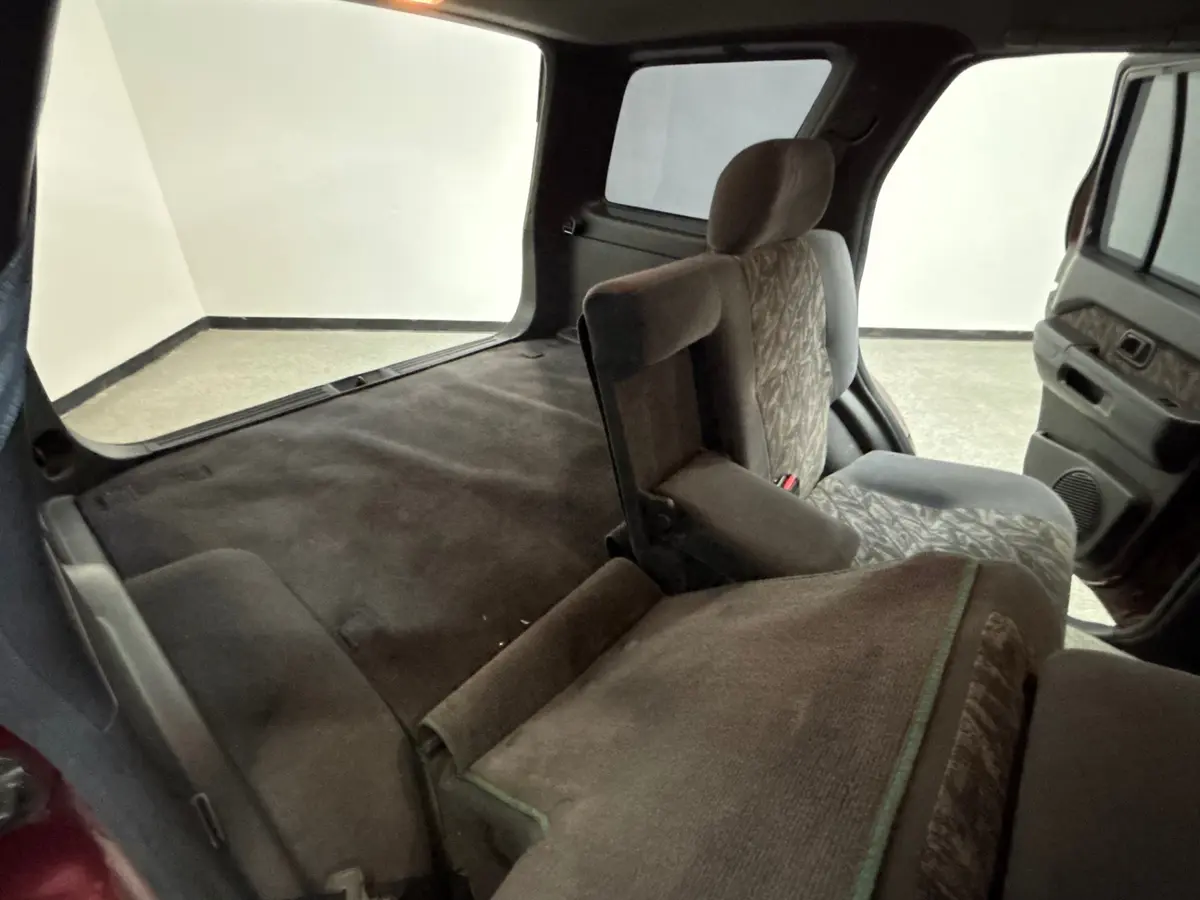 Vehicle photo 38