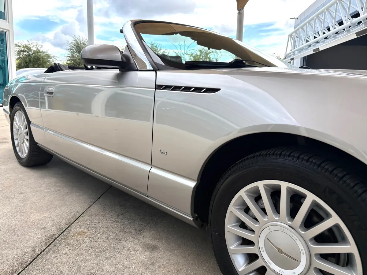 Vehicle photo 18