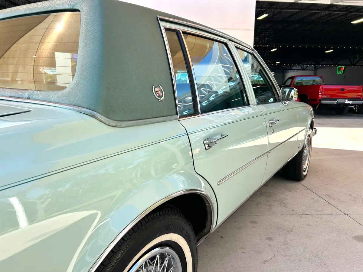 Vehicle photo 15