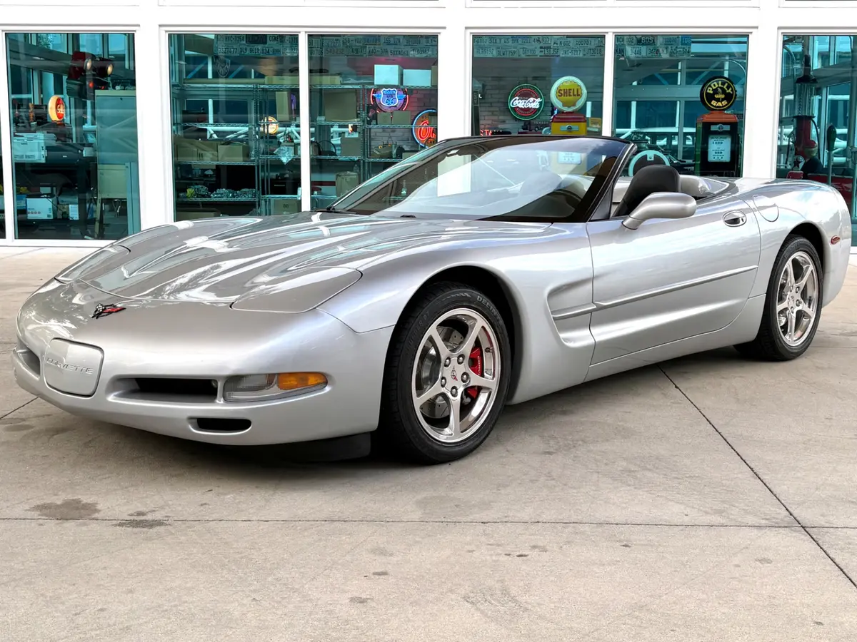 Vehicle photo 12