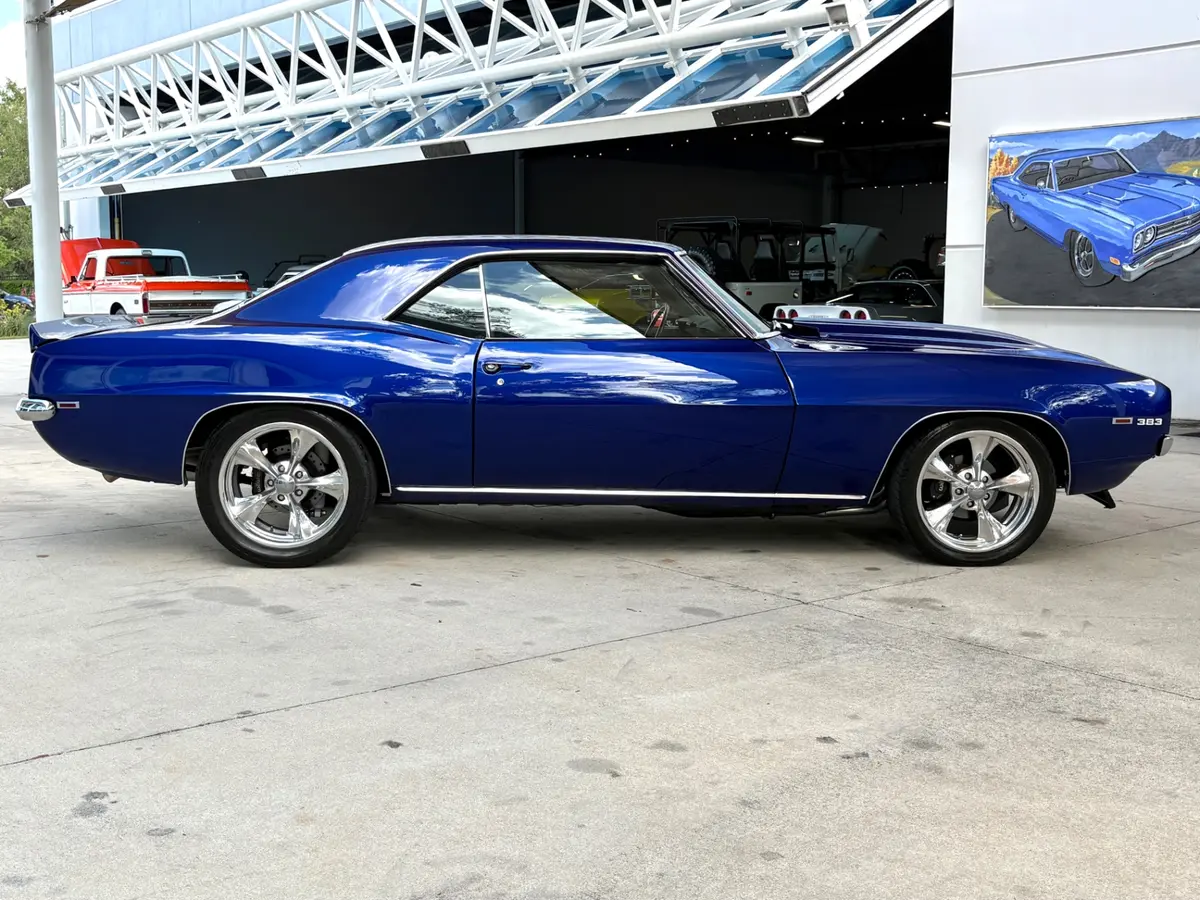 Vehicle photo 5