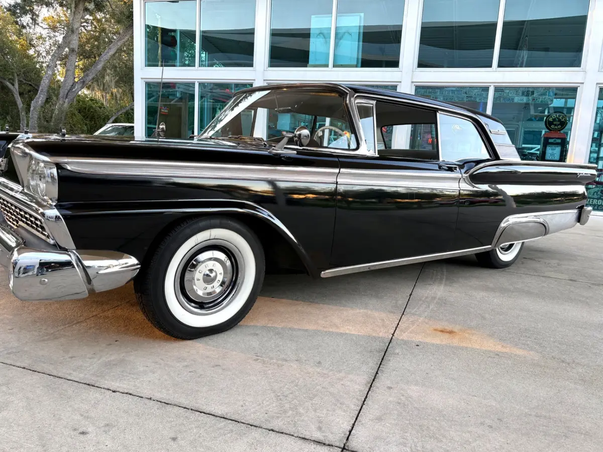 Vehicle photo 12