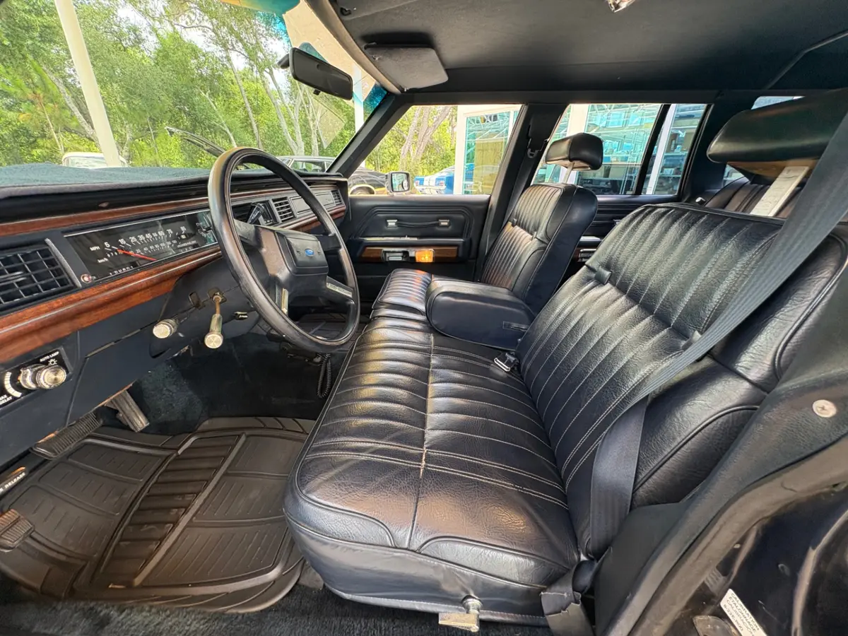 Vehicle photo 32