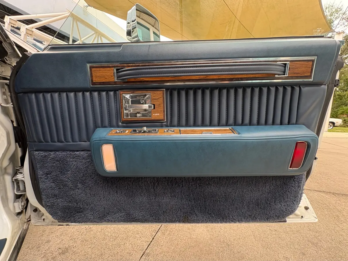 Vehicle photo 45