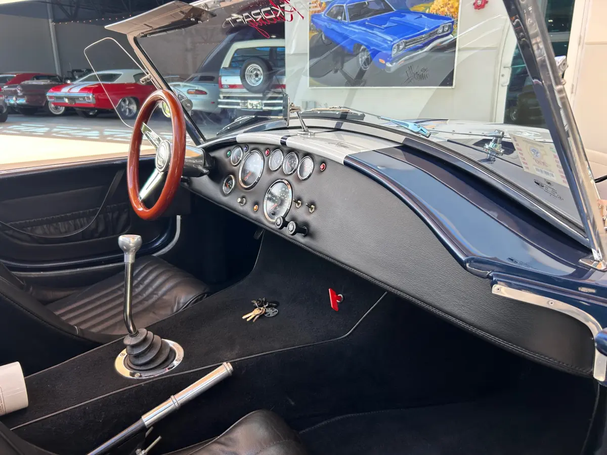 Vehicle photo 35