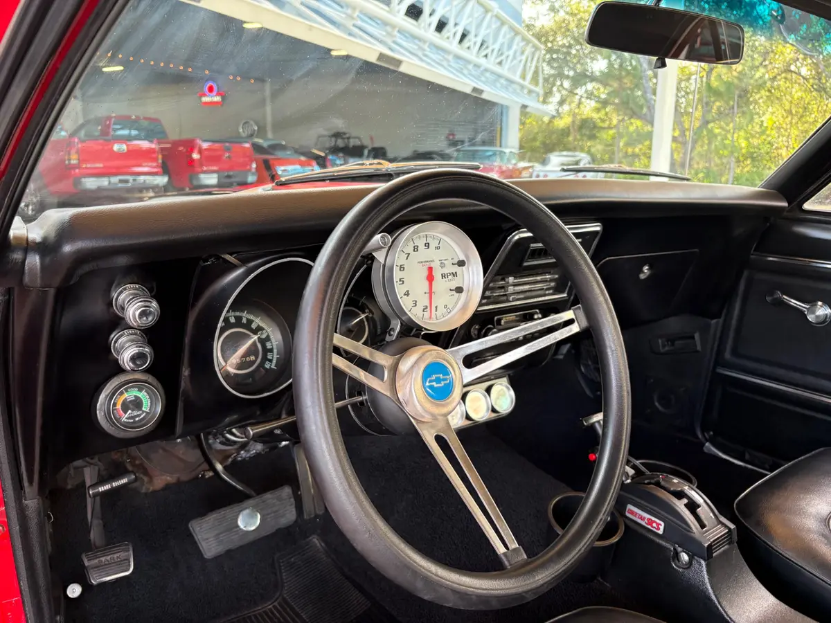 Vehicle photo 33