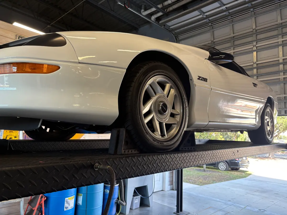 Vehicle photo 27