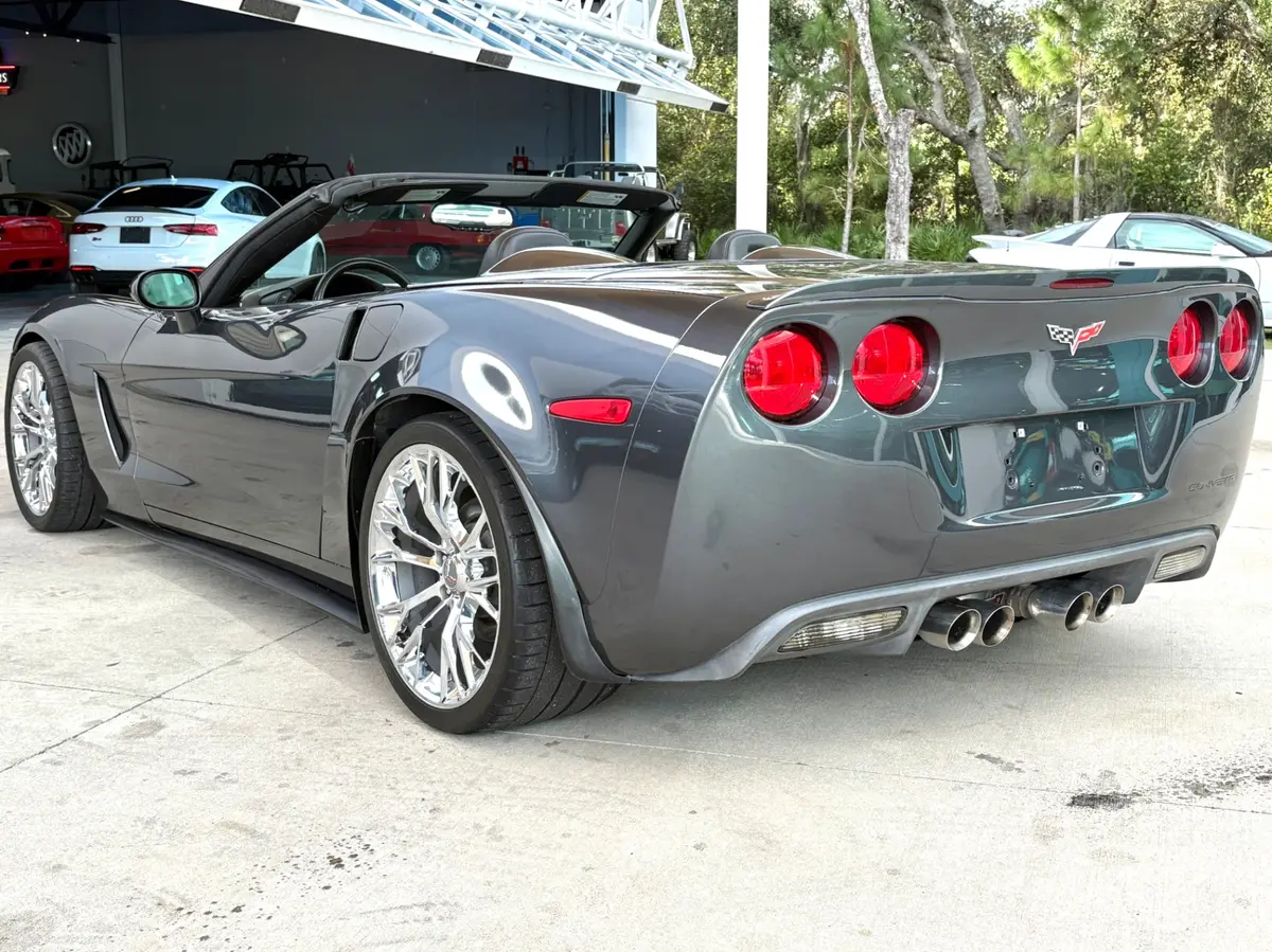 Vehicle photo 9