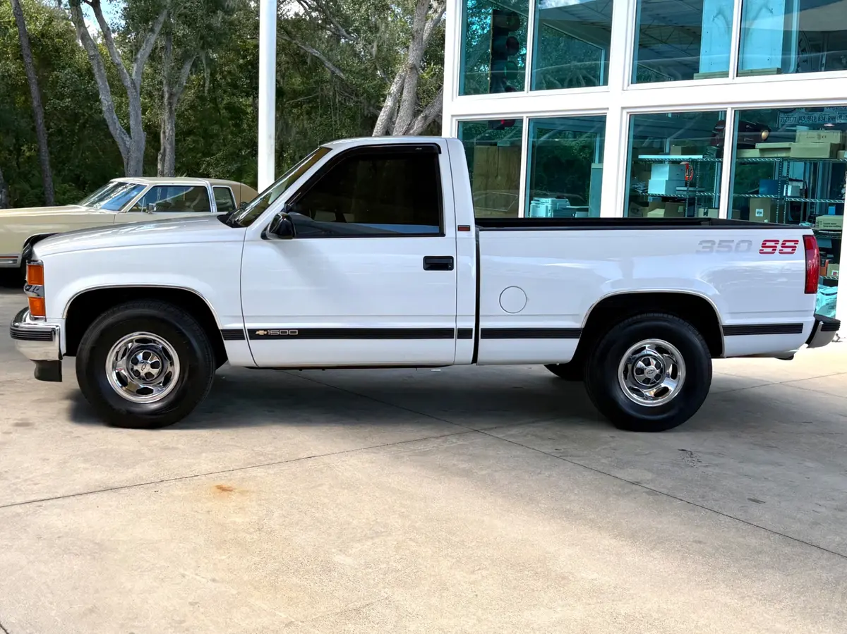 Vehicle photo 10