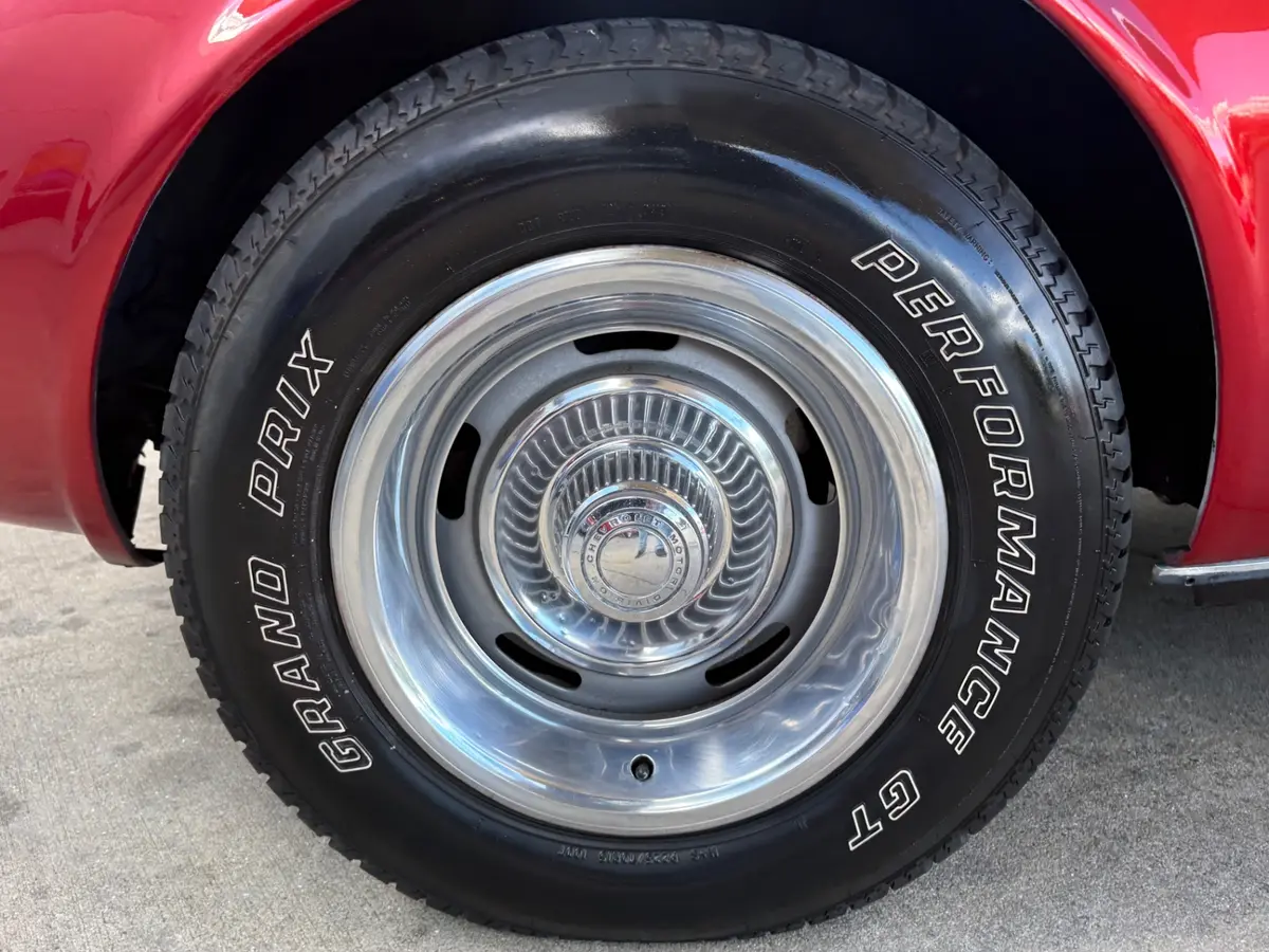 Vehicle photo 21