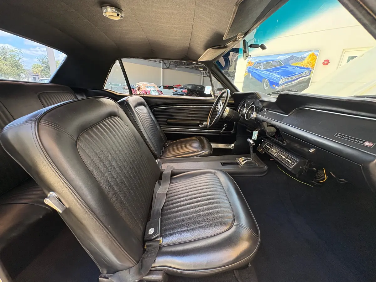 Vehicle photo 37