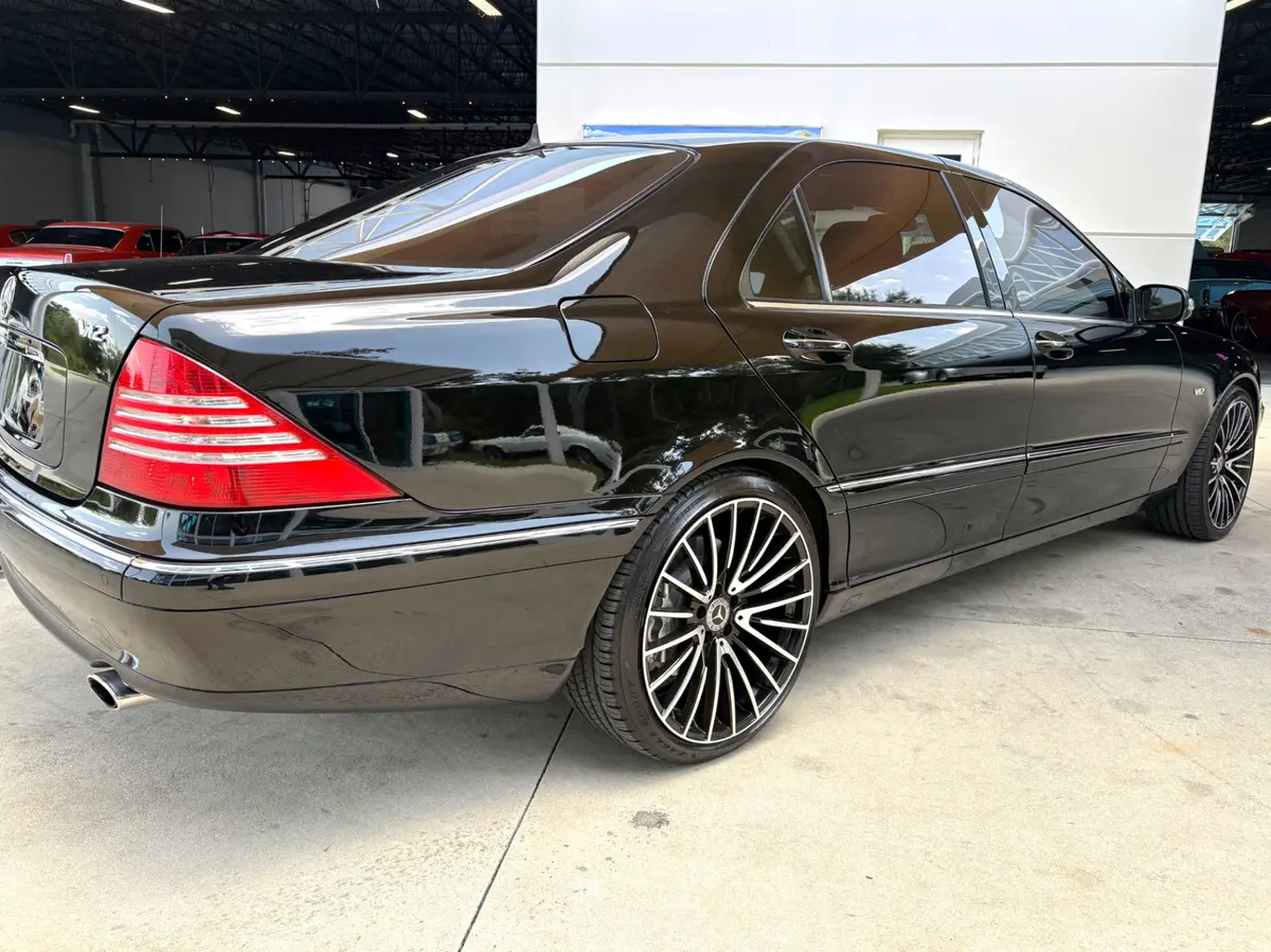 Vehicle photo 16