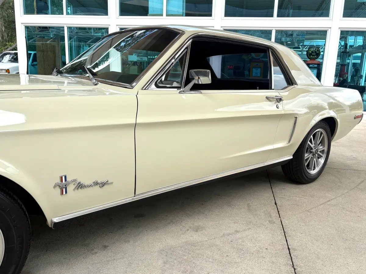 Vehicle photo 13