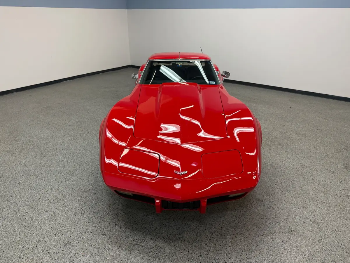 Vehicle photo 9