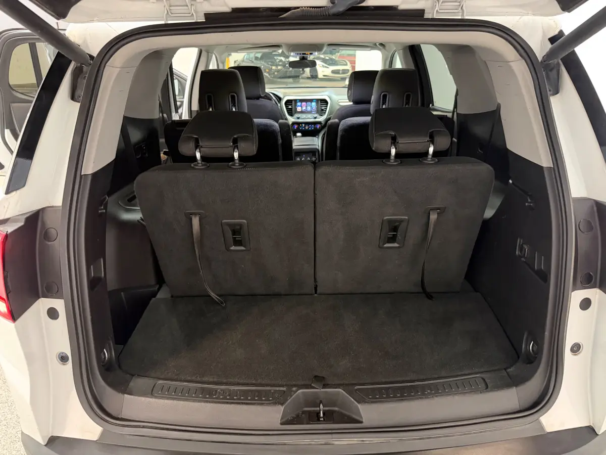 Vehicle photo 32